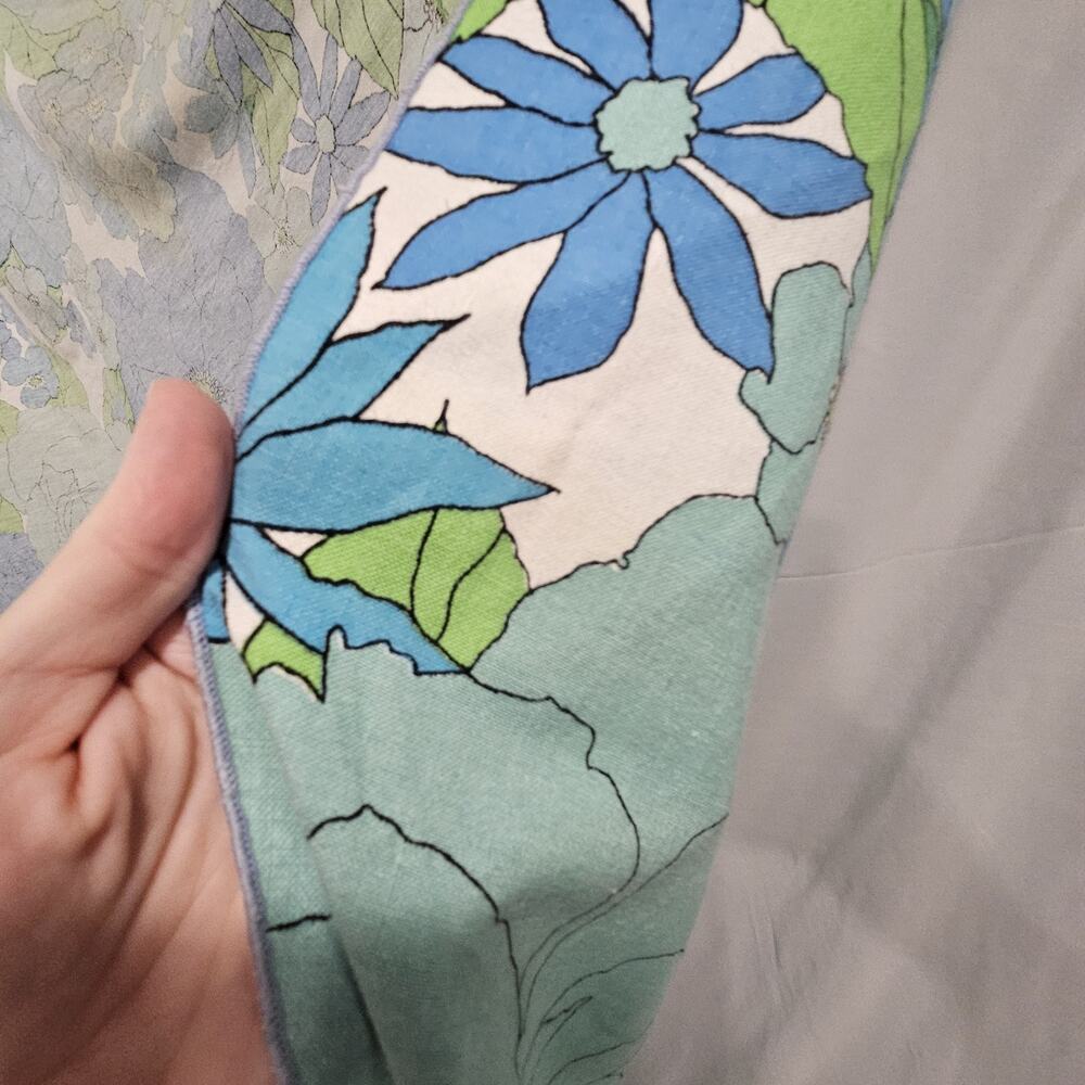 VINTAGE 60’s 70’s Round Blue Green Floral Tablecloth 66” Shabby Retro MCM - Picture 6 of 7